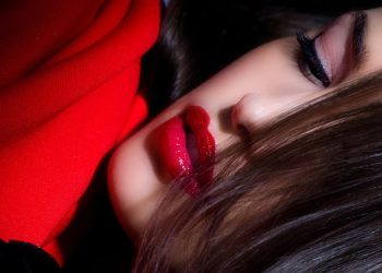 10 Popular Formats of Lip Colors For a Fashionista Woman